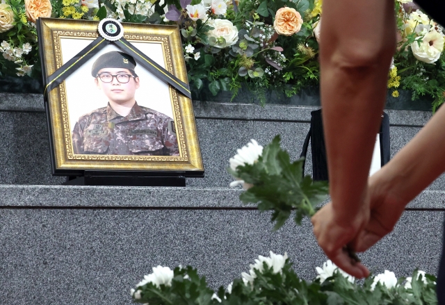 A person places a flower at the funeral ceremony for late staff sergeant Byun Hee-soo at the Daejeon National Cemetery on Monday. (Newsis)