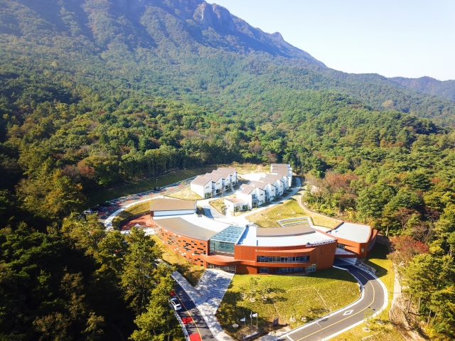 Naejangsan National Park (Korea National Park Service)