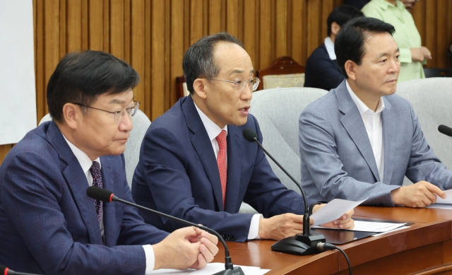 Choo Kyung-ho, floor leader of the ruling People Power Party, speaks during a party meeting at the National Assembly on Tuesday. (Yonhap)