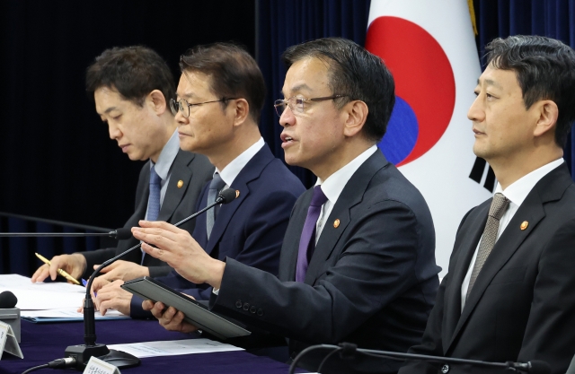 Finance Minister Choi Sang-mok (second from right) addresses a joint press briefing with related government bodies on economic plans and policies for the second half of the year at the government complex in Seoul on Wednesday. (Yonhap)