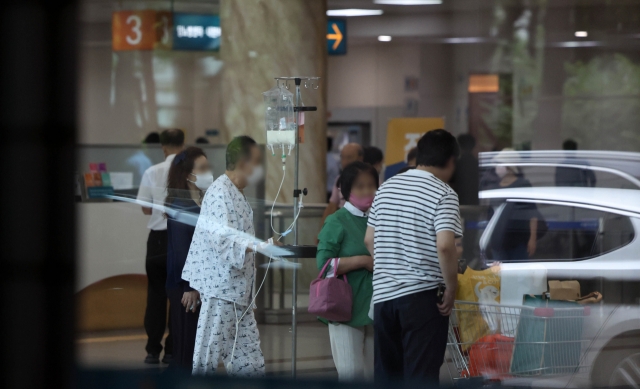 Patients in a Seoul-based hospital (Newsis)