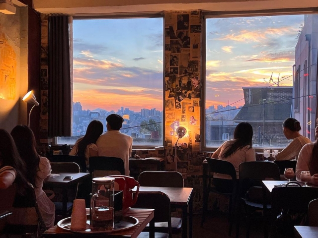 Sunset view from the cafe (@cafe_tajagi / cafe Tajagi's official Instagram account)