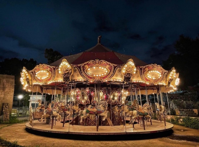 The merry-go-round at Yongma Land (Yongma Land)