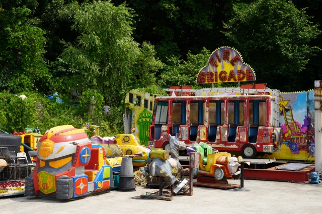 Some of the abandoned theme park rides at Yongma Land (Lee Si-jin/The Korea Herald)