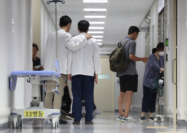 A medical worker walks inside a general hospital in Daegu, 237 kilometers south of Seoul, on Jun. 25. (Yonhap)