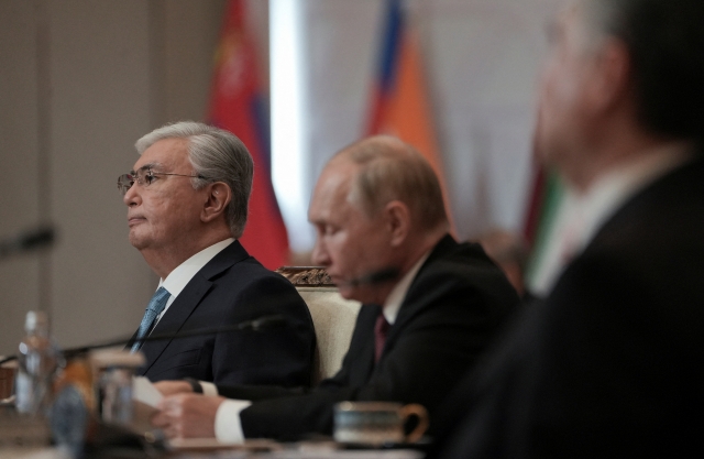 Kazakh President Kassym-Jomart Tokayev and Russian President Vladimir Putin attend the Shanghai Cooperation Organization (SCO) summit in Astana, Kazakhstan, on Thursday. (Reuters)