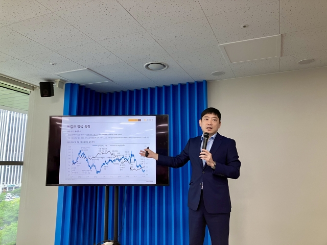 Kim Sang-hoon, head of research at KB Securities speaks at a press conference held at the Korea Exchange in Yeouido, western Seoul, Tuesday. (Im Eun-byel/The Korea Herald)