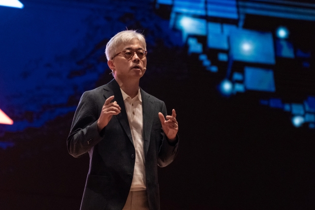 Samsung Electronics President Choi Si-young in charge of the foundry business delivers his keynote speech at the Samsung Foundry Forum 2024 held in Coex, Seoul on Tuesday. (Samsung Electronics)