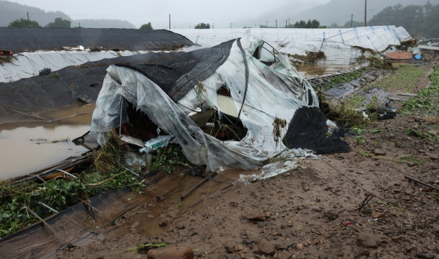 A greenhouse in Wanju, North Jeolla Province, collapsed due to heavy rainfall on Wednesday. (Yonhap)