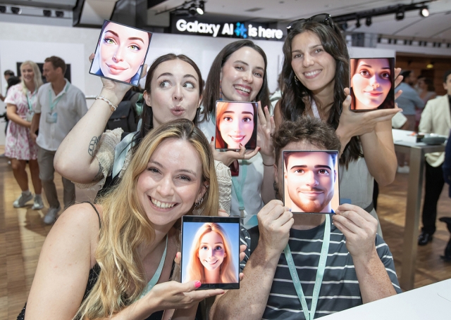 People try out the new Galaxy ZFold6 phone during the Galaxy Unpacked 2024 event held at the Carrousel du Louvre in Paris on Wednesday. (Samsung Electronics)