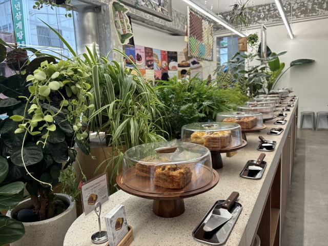 Pies are showcased at Pie in the Shop, Yongsan (Kim Da-sol/The Korea Herald)