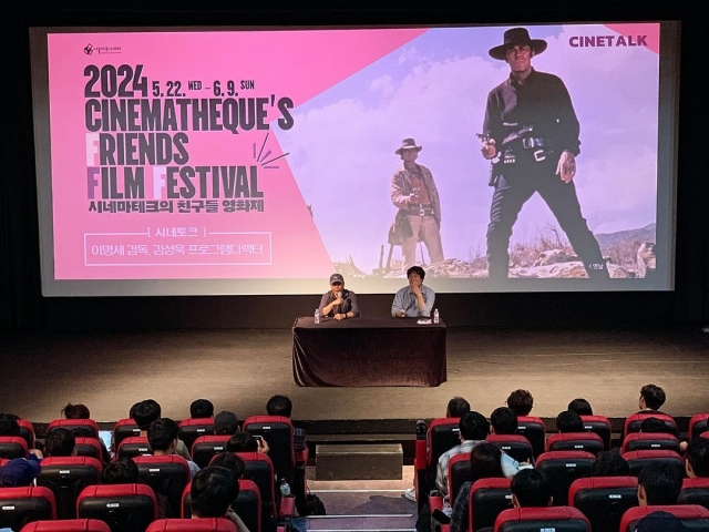 A post-screening movie discussion with director Lee Myung-se and program director Kim Seong-uk is held at Seoul Art Cinema in Gwanghwamun, Seoul in June. (Seoul Art Cinema)