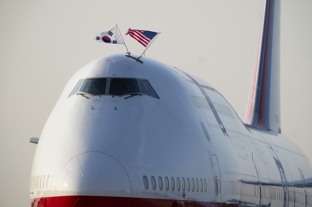 The aircraft carrying South Korea's President Yoon Suk Yeol, taxis on the tarmac Wednesday at Andrews Air Force Base, Md. Yoon is attending the NATO summit in Washington. (AP-Yonhap)