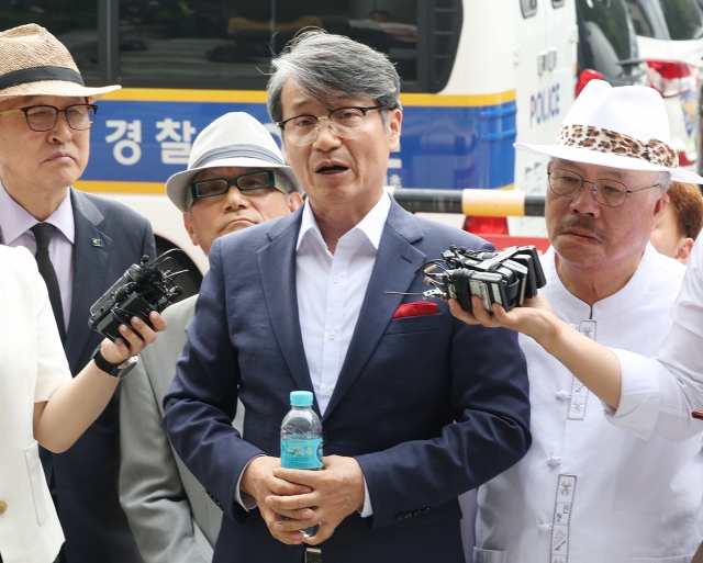 Korean American pastor Choi Jae-young speaks to reporters on Jul. 4, ahead of a questioning session with police in Seoul. (Yonhap)