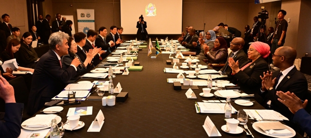 Tanzanian President Samia Suluhu Hassan attends a meeting held in Seoul on June 2 during her visit to South Korea. (Park Hae-mook/The Korea Herald)