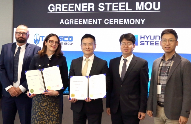 Lee Jung-ho (center), head of global automotive steel sales at Hyundai Steel, and Margita Rejchrtova (second from left), CEO of Tawesco, signed an agreement with other executives last month to supply carbon-reduced steel plates. (Hyundai Steel)