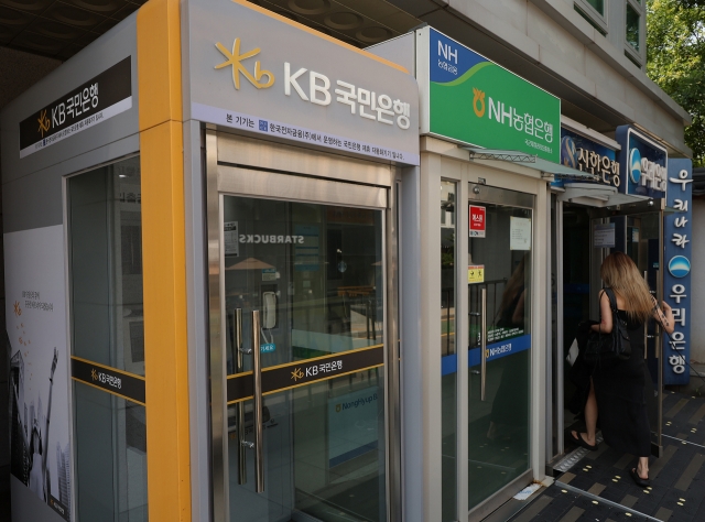 A photo of major bank ATM booths installed in downtown Seoul. (Yonhap)