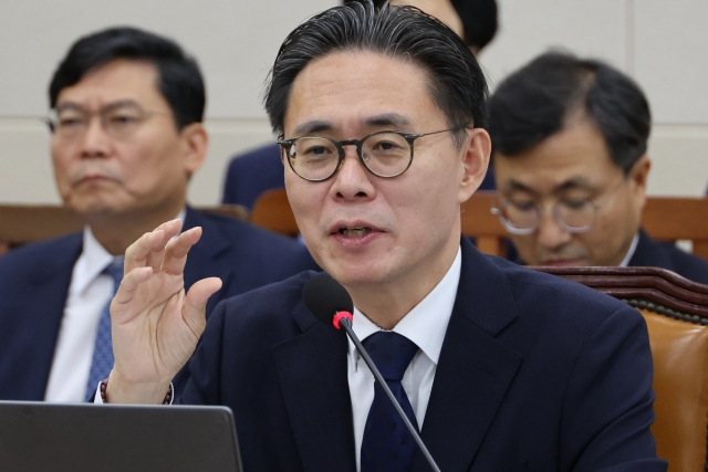 Kang Min-soo, the former chief of the Seoul Regional Tax Office and nominee for the commissioner of National Tax Service attends a parliamentary hearing at the National Assembly in western Seoul on Tuesday. (Yonhap)