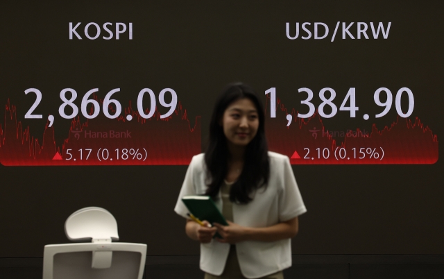 An electronic board showing the Korea Composite Stock Price Index at a dealing room of the Hana Bank headquarters in Seoul on Tuesday.