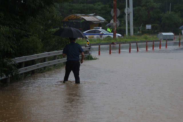 A road is inundated from torrential rain in Paju, north of Seoul, on Wednesday. (Yonhap)