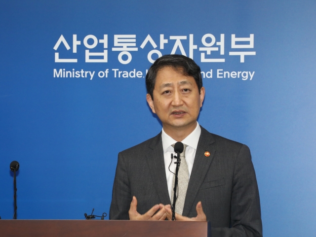 Industry Minister Ahn Duk-geun speaks at a press briefing on Thursday. (Yonhap)