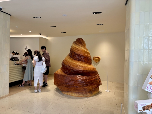 A giant croissant sculpture inside Nudake Sinsa (Kim Da-sol/The Korea Herald)