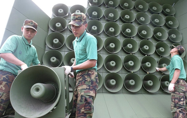 This file photo shows loudspeakers being taken down at a western front-line unit in June 2004. (123rf)