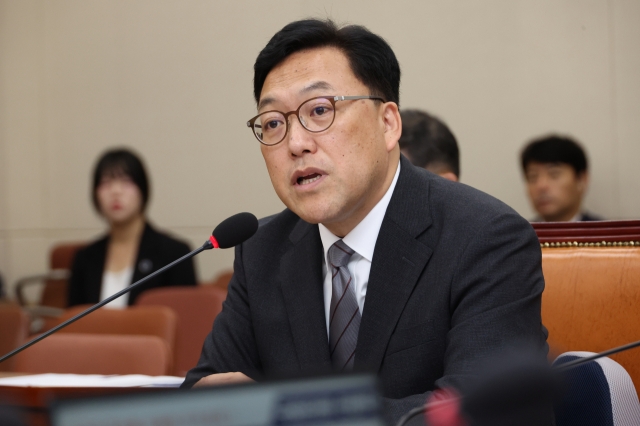 Kim Byoung-hwan, a former vice finance minister who has been nominated as the chief of Financial Services Commission, speaks during a parliamentary confirmation hearing held at the National Assembly, Monday. (Yonhap)