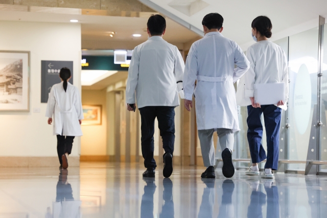 Medical workers walk in a hallway at a general hospital in Seoul on Monday. (Yonhap)