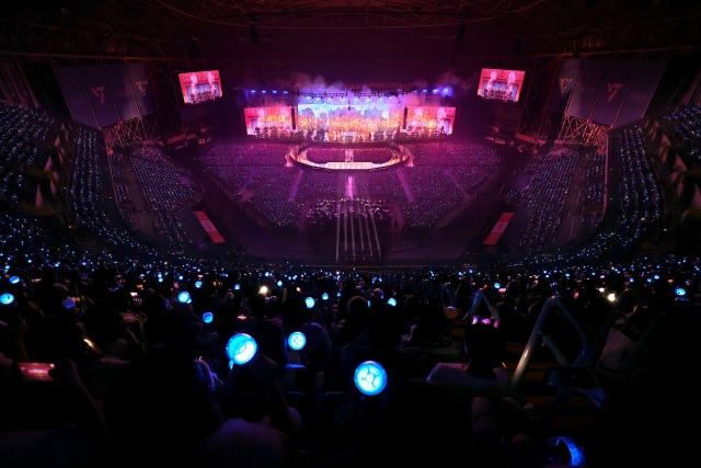 Fans cheer for Seventeen at a fan meeting at Gocheok Sky Dome in Seoul on Wednesday. (Pledis Entertainment)