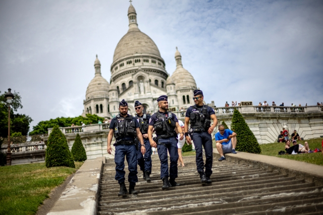 Police officers walk down stairs near Sacre-Coeur basilica prior to the opening ceremony of the Paris 2024 Olympic Games, in Paris, France, Thursday. (EPA-Yonhap)