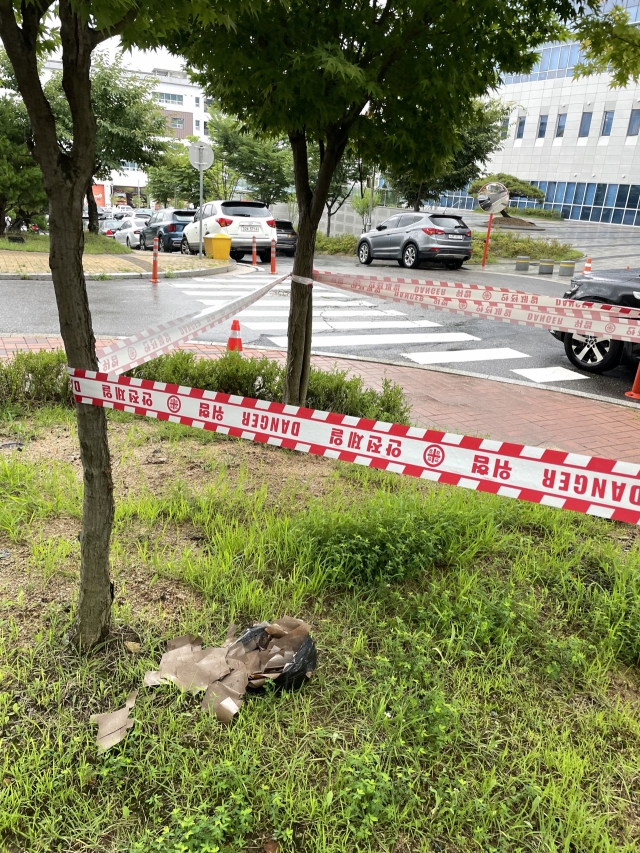 Debris from a North Korean trash-carrying balloon is found within the Gyeonggi Nambu Provincial Police Agency building in Uijeongbu, Gyeonggi Province, on July 22, in a photo provided by the police agency. (Yonhap)