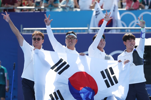 The South Korean men's archery team cheers after winning the gold medal in the men's team event Monday at the Paris Olympics. (Yonhap)