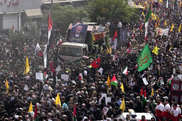 Iranians follow the truck carrying the coffins of Hamas leader Ismail Haniyeh and his bodyguard, during their funeral ceremony in Tehran, Iran, Thursday. (AP-Yonhap)