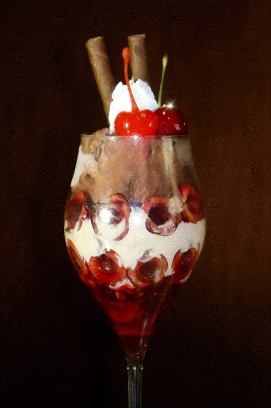 Seasonal cherry chocolate parfait at Philosophy Lounge in Seoul (Courtesy of Philosophy Lounge)