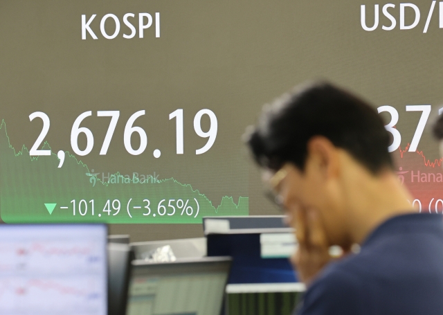 An employee works at a trading room in Jung-gu, Friday. (Yonhap)