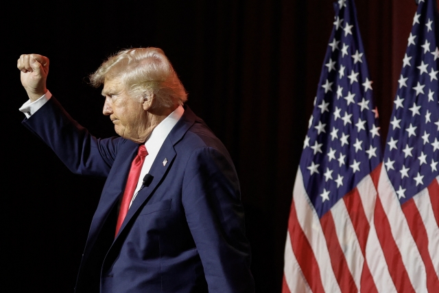 Former US President and Republican presidential nominee Donald Trump gestures as he departs after answering questions during the National Association of Black Journalists annual convention in Chicago, Illinois, Wednesday. (AFP-Yonhap)