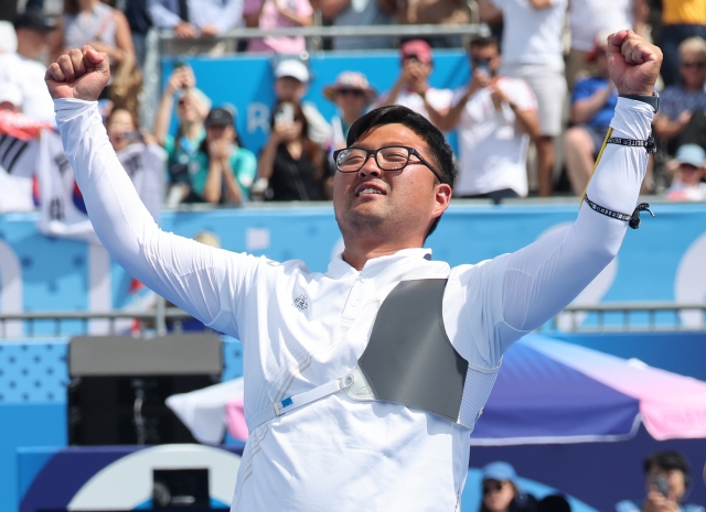 Kim Woo-jin of South Korea celebrates after winning the gold medal in the men's individual archery event at the Paris Olympics at Invalides in Paris on Sunday. (Yonhap)