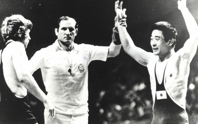 Yang Jung-mo wins the gold in the men's 62-kilogram freestyle wrestling division at the 1976 Montreal Olympics. (Herald DB)