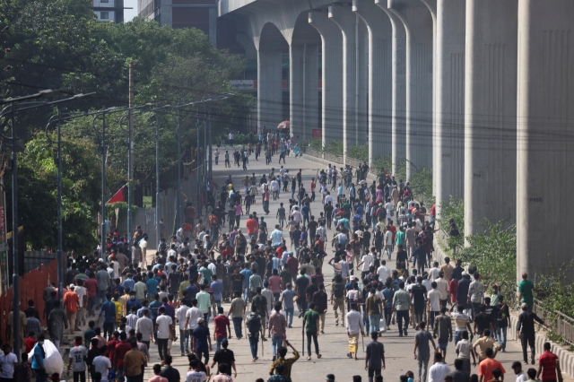 Protesters clash with police and the pro-government supporters, after anti-quota protester demanding the stepping down of the Bangladeshi Prime Minister Sheikh Hasina at the Bangla Motor area, in Dhaka, Bangladesh on Sunday. (Reuters)