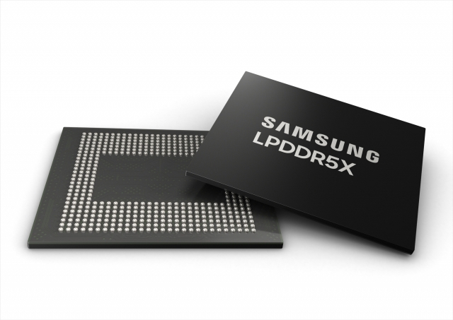 Samsung Electronics' LPDDR5X DRAM chips (Samsung Electronics)