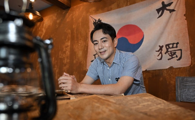 Japanese actor Nojima Naoto poses for photos during an interview with The Korea Herald on June 13 at the Seoul Center for the Performing Arts in Seoul. (Lee Sang-sub/The Korea Herald)