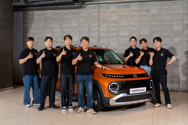 Hyundai Motor engineers pose for a photo with the Casper Electric at a studio in Seoul on Tuesday. (Hyundai Motor Group)