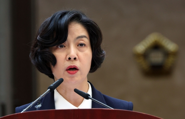 Newly appointed Supreme Court Justice Lee Suk-yeon speaks at her inaugural ceremony at the Supreme Court of Korea in southern Seoul, Tuesday. (Yonhap)