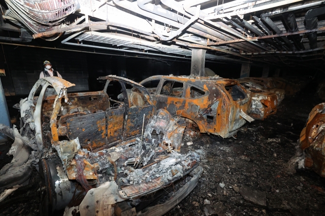 This photo shows the cars ravaged in a fire that started from an electric Mercedes-Benz sedan parked in the underground garage of an apartment building in Incheon, Aug. 1. (Yonhap)