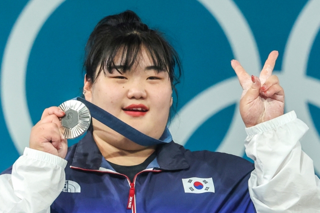 Park Hye-jeong of South Korea celebrates on the podium after winning silver in the women's +81-kilogram weightlifting event at the Paris Olympics at South Paris Arena 6 in Paris on Aug. 11, 2024. (Yonhap)