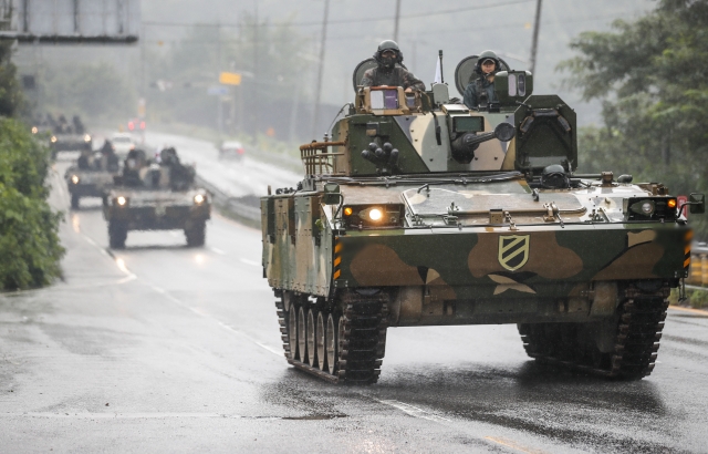 This file photo shows a South Korean K1A2 tank taking part in live-fire drills in Gapyeong, 60 kilometers east of Seoul, in connection with the summertime Ulchi Freedom Shield exercise between South Korea and the United States, on Aug. 29, 2023. (Yonhap)