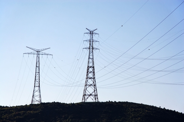 This undated image shows electricity transmission towers. (123rf)