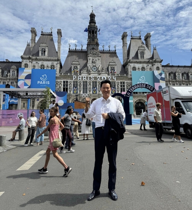 Seoul Mayor Oh Se-hoon touring the Paris 2024 Olympics (Oh's Facebook)