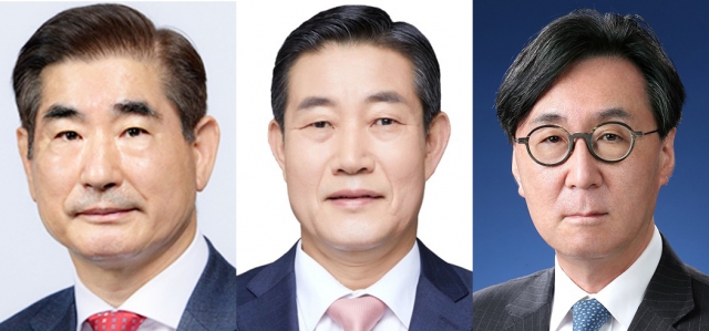 South Korean President Yoon Suk Yeol on Monday appoints Kim Yong-hyun (left), the current presidential security service chief, as the new defense minister; Shin Won-sik (center), the current defense minister, as the new national security adviser; and Chang Ho-jin, the incumbent national security adviser, as the newly established special adviser on foreign affairs and national security to President Yoon. (Newsis)